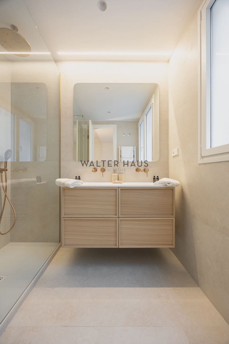 3 bedroom Flat for sale in Madrid city with pool - € 3,750,000 (Ref: 9395449)