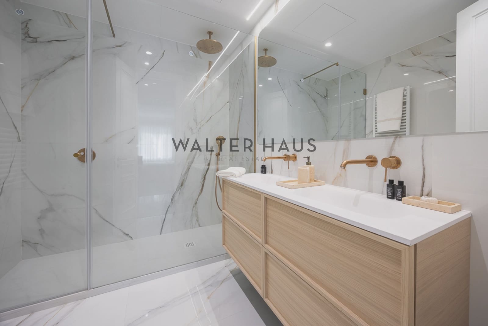 3 bedroom Flat for sale in Madrid city with pool - € 3,750,000 (Ref: 9395449)