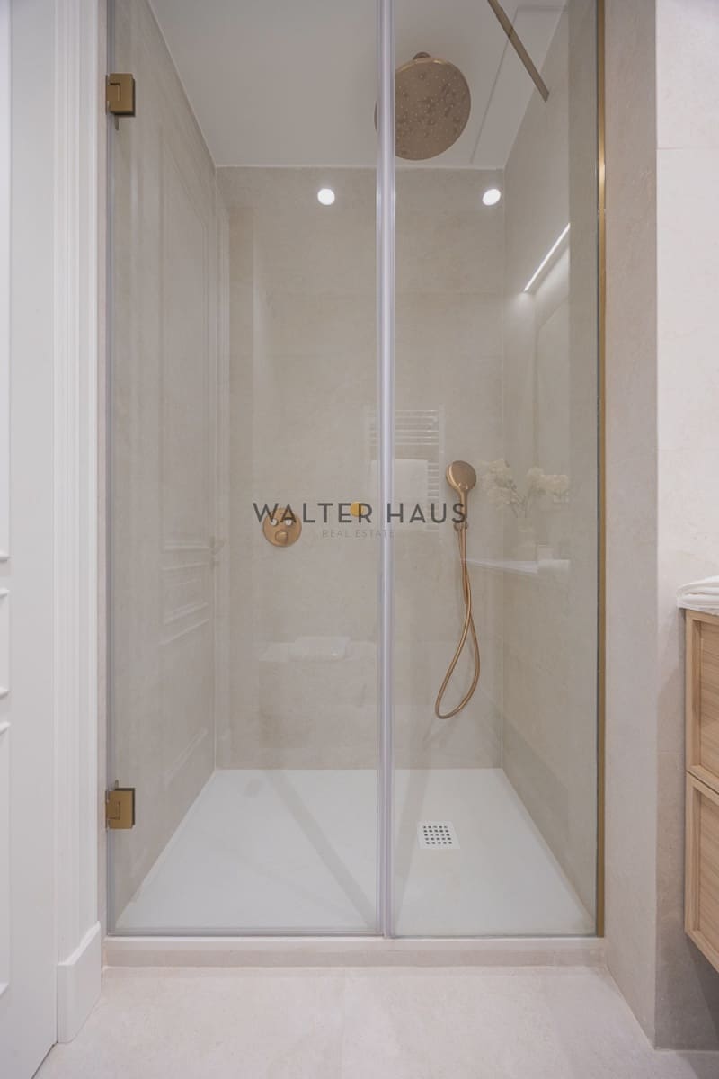 3 bedroom Flat for sale in Madrid city with pool - € 3,750,000 (Ref: 9395449)