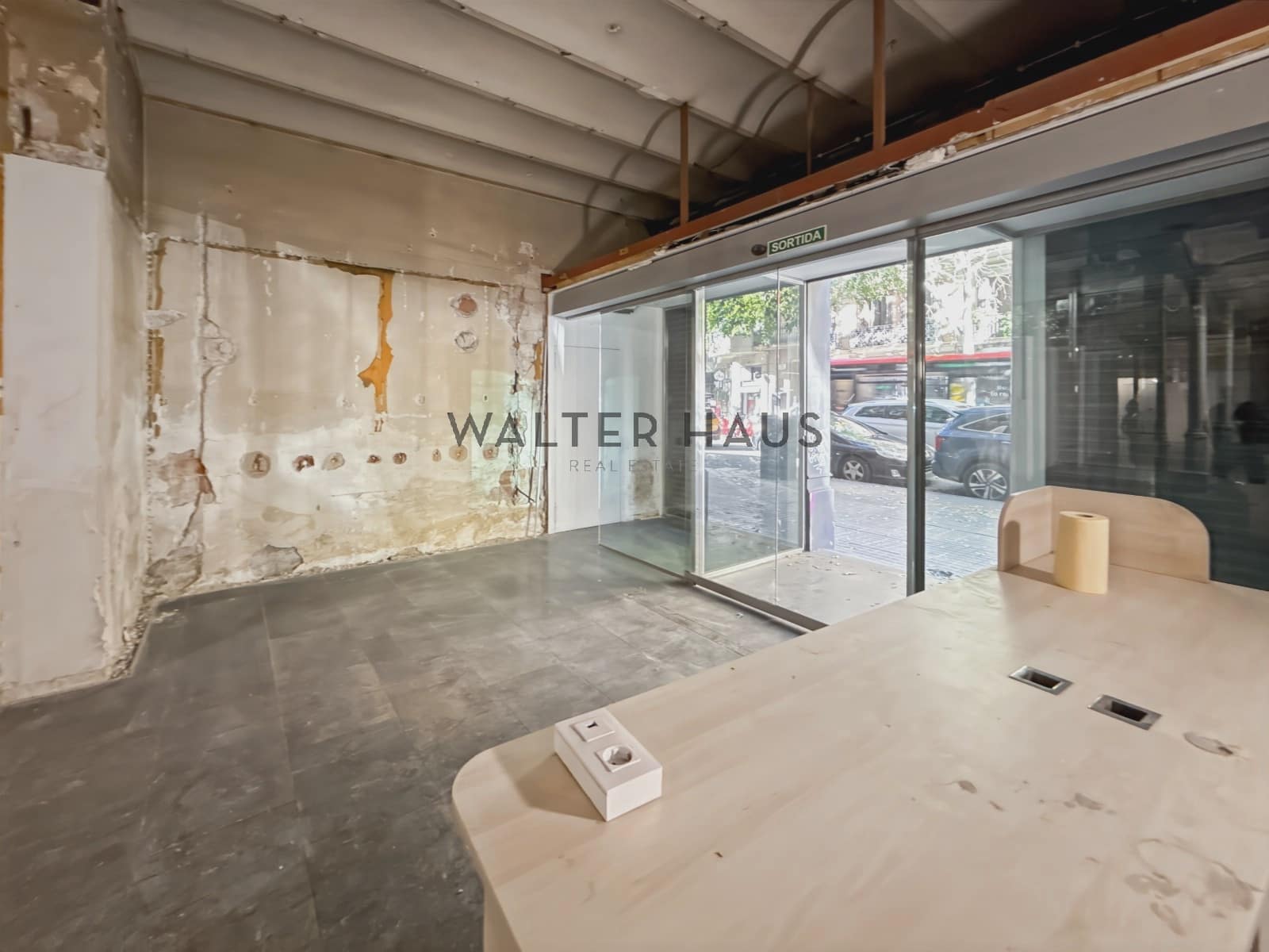 Commercieel te huur in Barcelona stad - € 3.000 (Ref: 9404720)