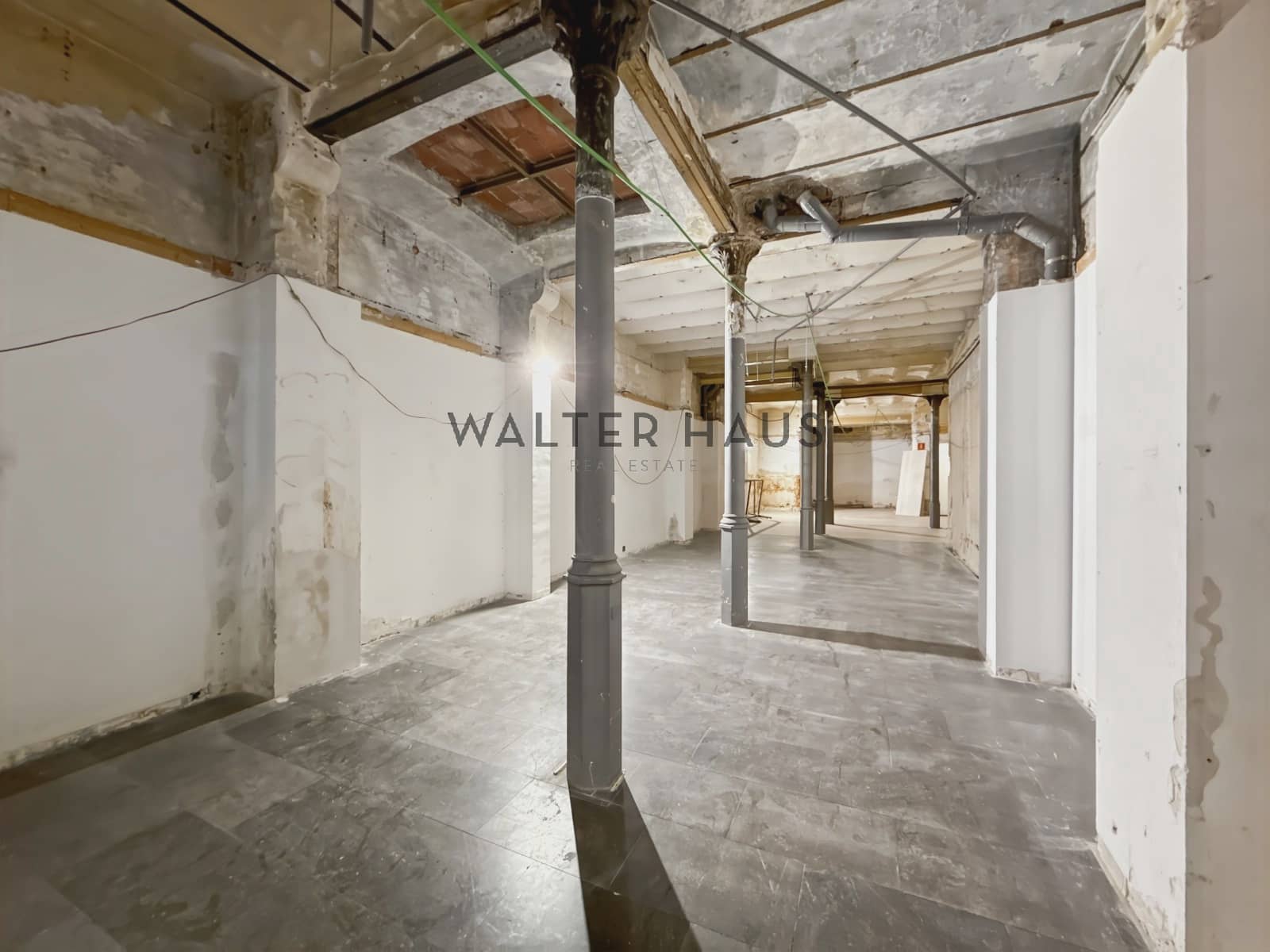 Commercieel te huur in Barcelona stad - € 3.000 (Ref: 9404720)