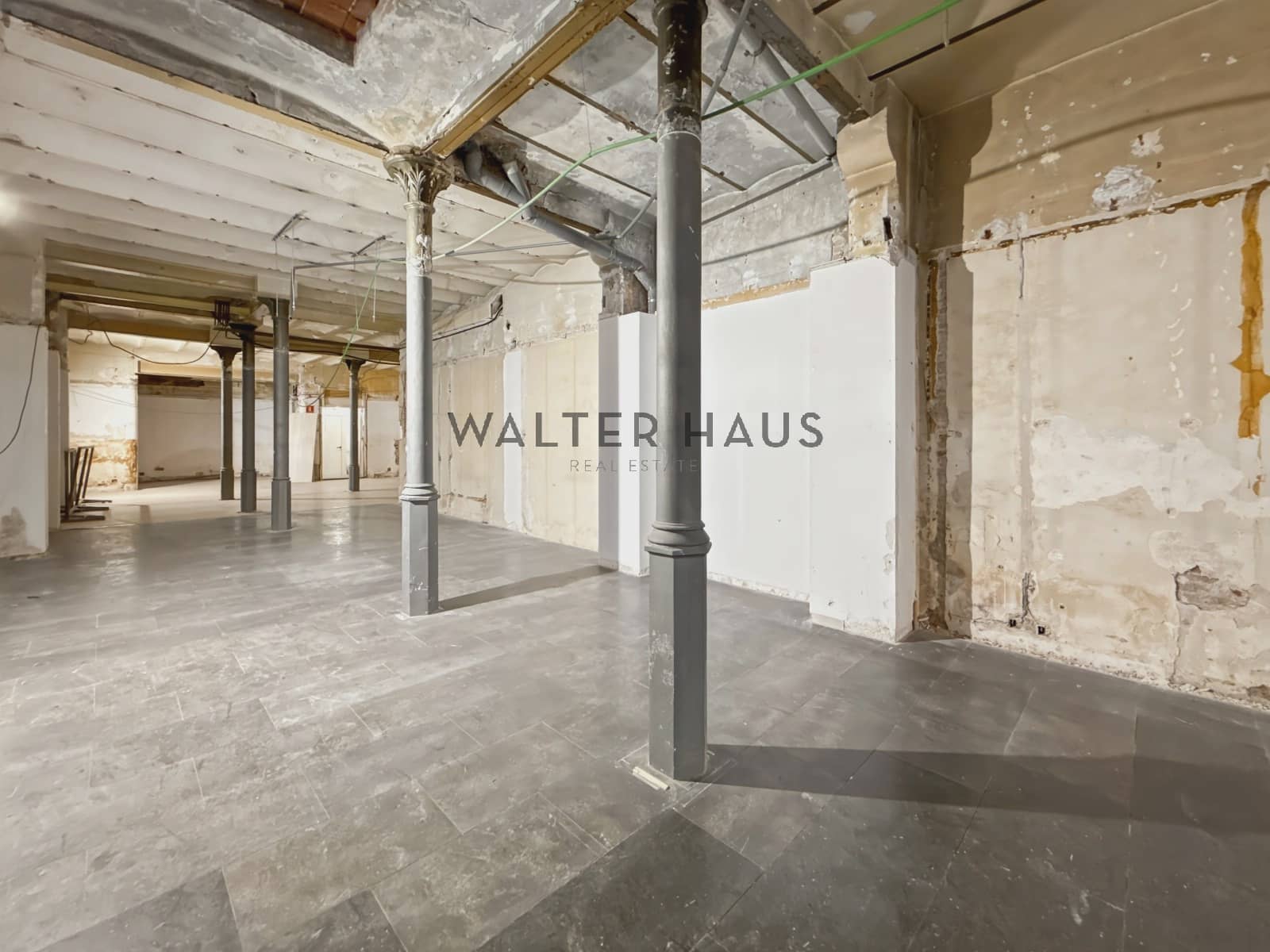 Commercieel te huur in Barcelona stad - € 3.000 (Ref: 9404720)