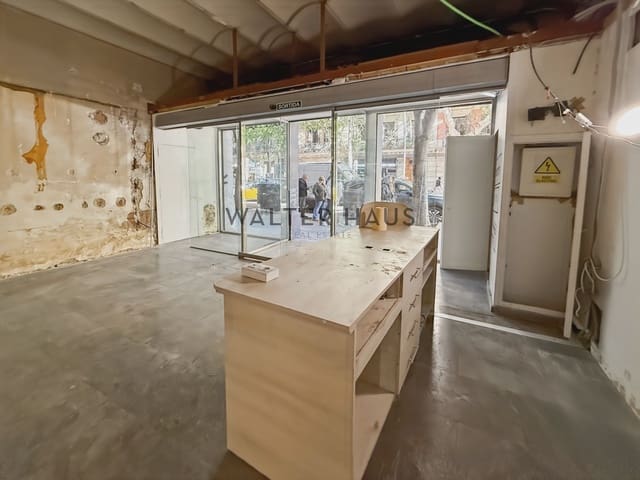 Commercial for rent in La Dreta de L'Eixample, Barcelona city - € 3,000 (Ref: 9404720)