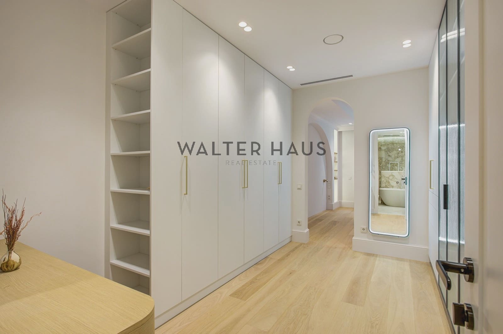 5 bedroom Flat for sale in Barcelona city - € 2,450,000 (Ref: 9412838)