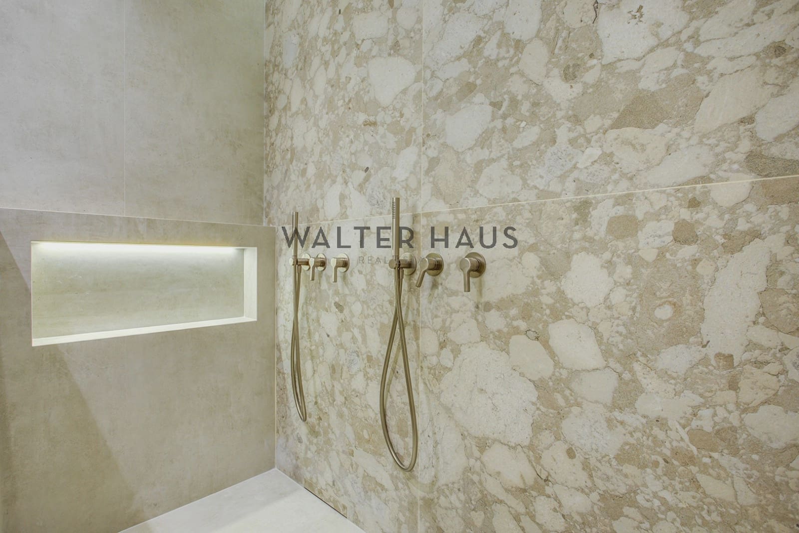 5 bedroom Flat for sale in Barcelona city - € 2,450,000 (Ref: 9412838)