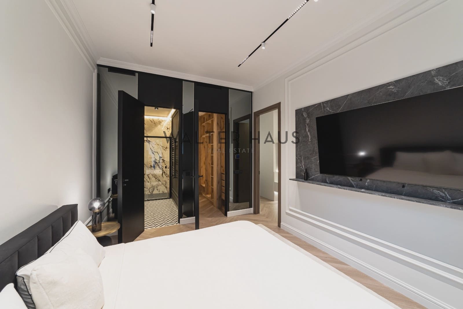 Piso de 2 habitaciones en Madrid ciudad en venta - 2.249.000 € (Ref: 9413416)