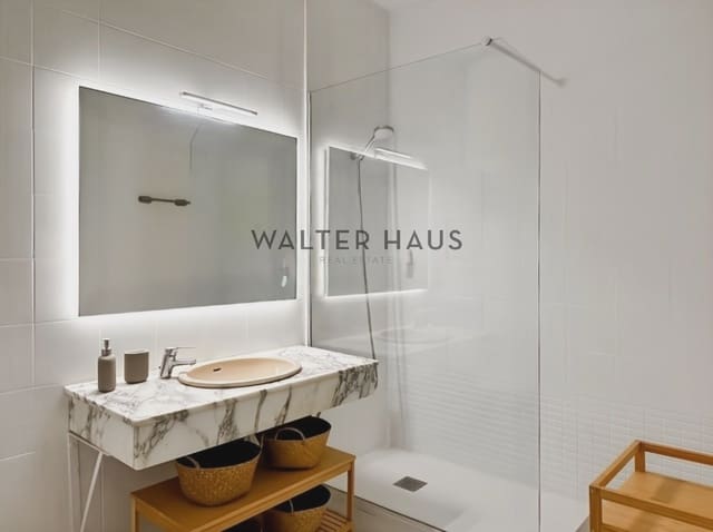 3 soverom Leilighet til leie i L'Antiga Esquerra de L'Eixample, Barcelona by - € 2 500 (Ref: 9417591)