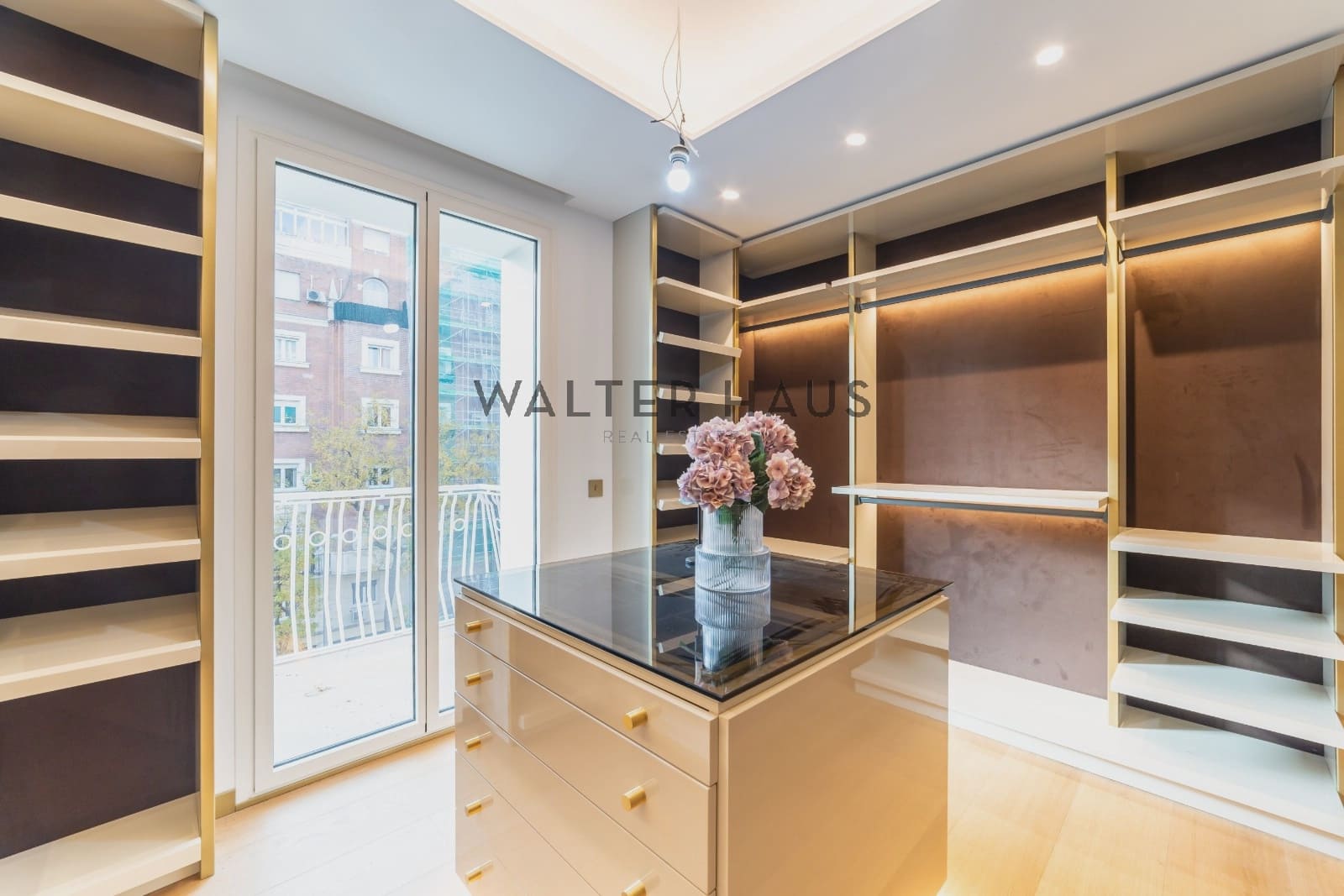 5 bedroom Flat for sale in Madrid city - € 3,600,000 (Ref: 9470038)
