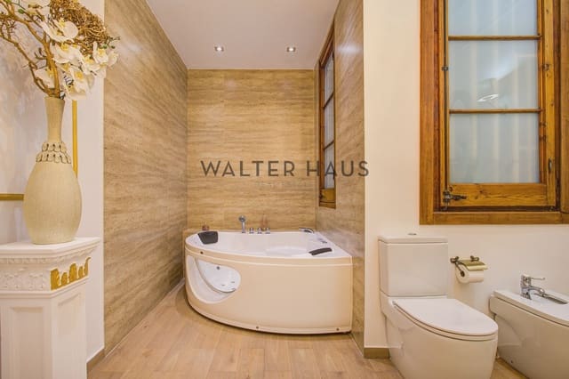 4 bedroom Apartment for sale in El Poble Sec, Barcelona city - € 847,000 (Ref: 9481444)