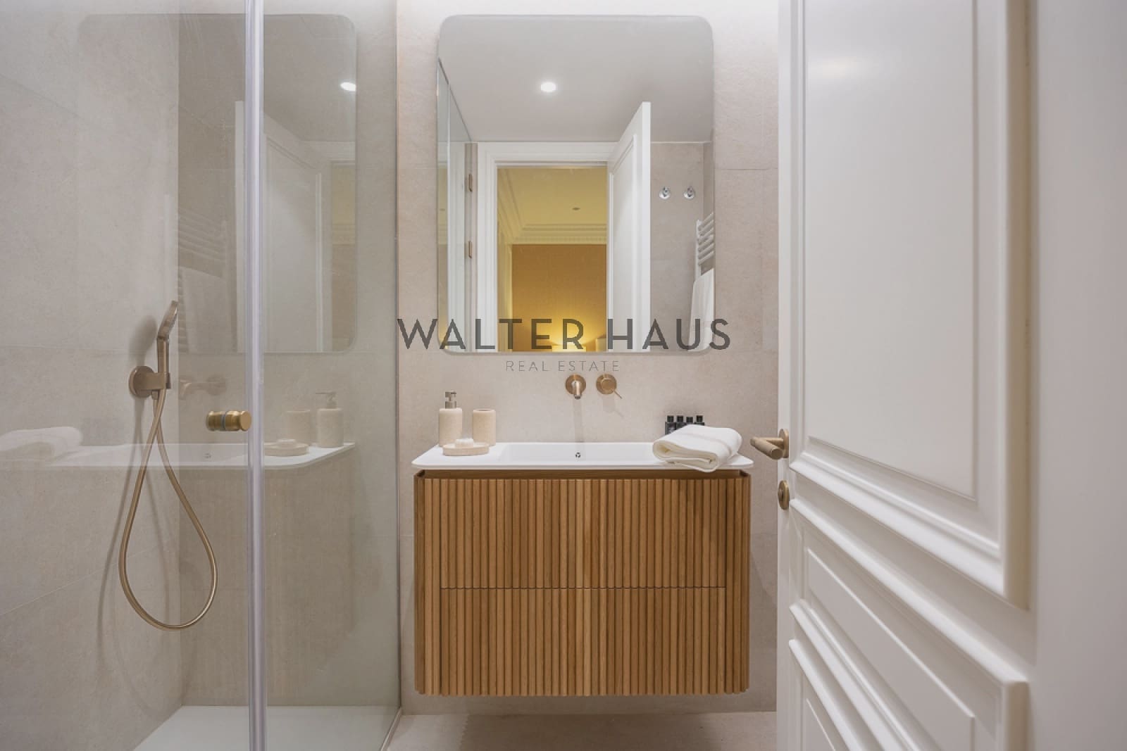 4 bedroom Flat for sale in Madrid city - € 3,800,000 (Ref: 9490899)