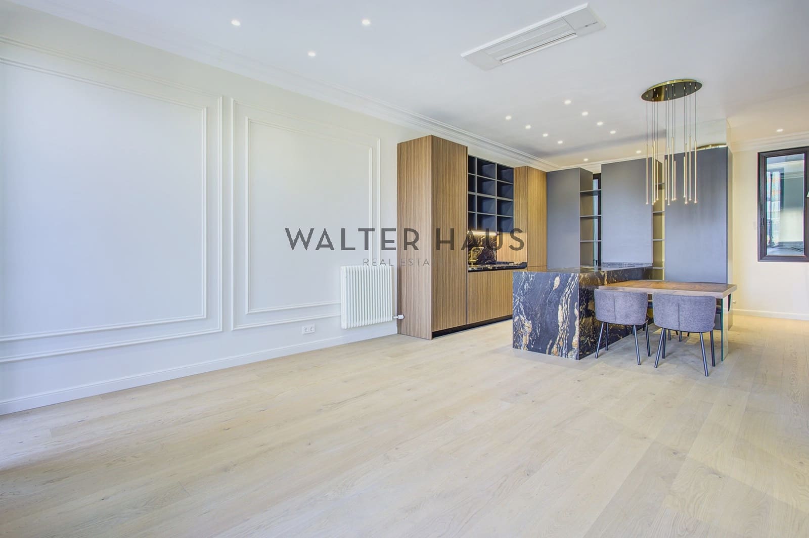 2 bedroom Flat for sale in Barcelona city with pool - € 1,150,000 (Ref: 9500400)