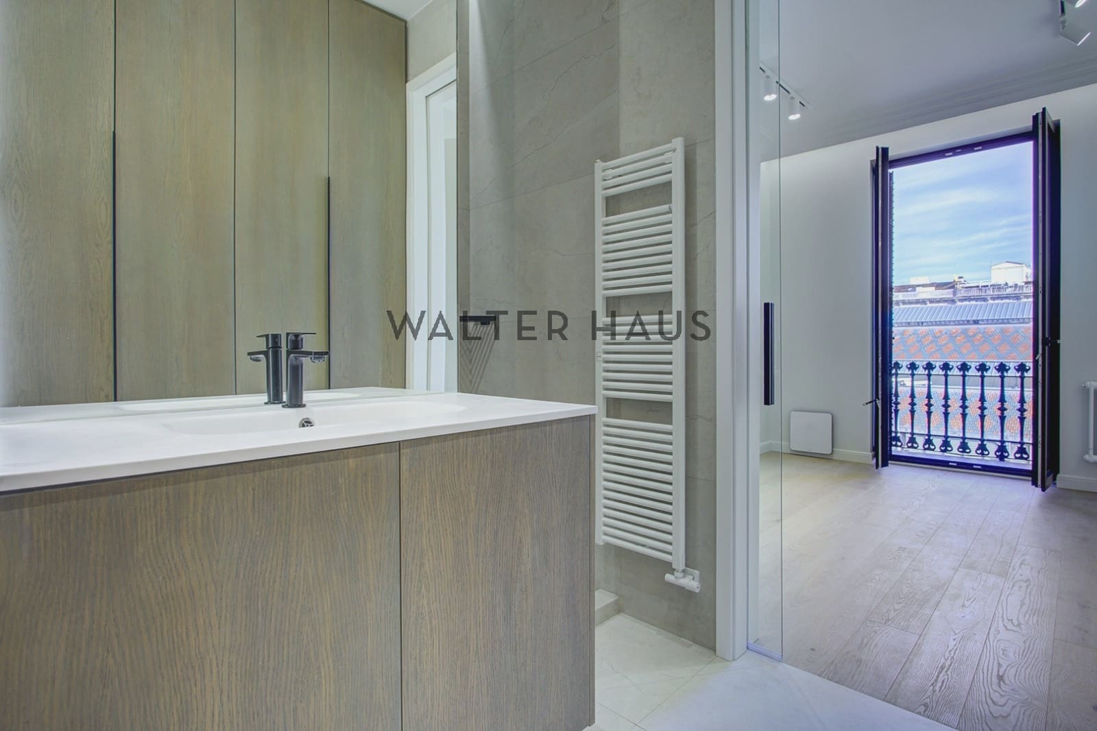 2 bedroom Flat for sale in Barcelona city with pool - € 1,150,000 (Ref: 9500400)
