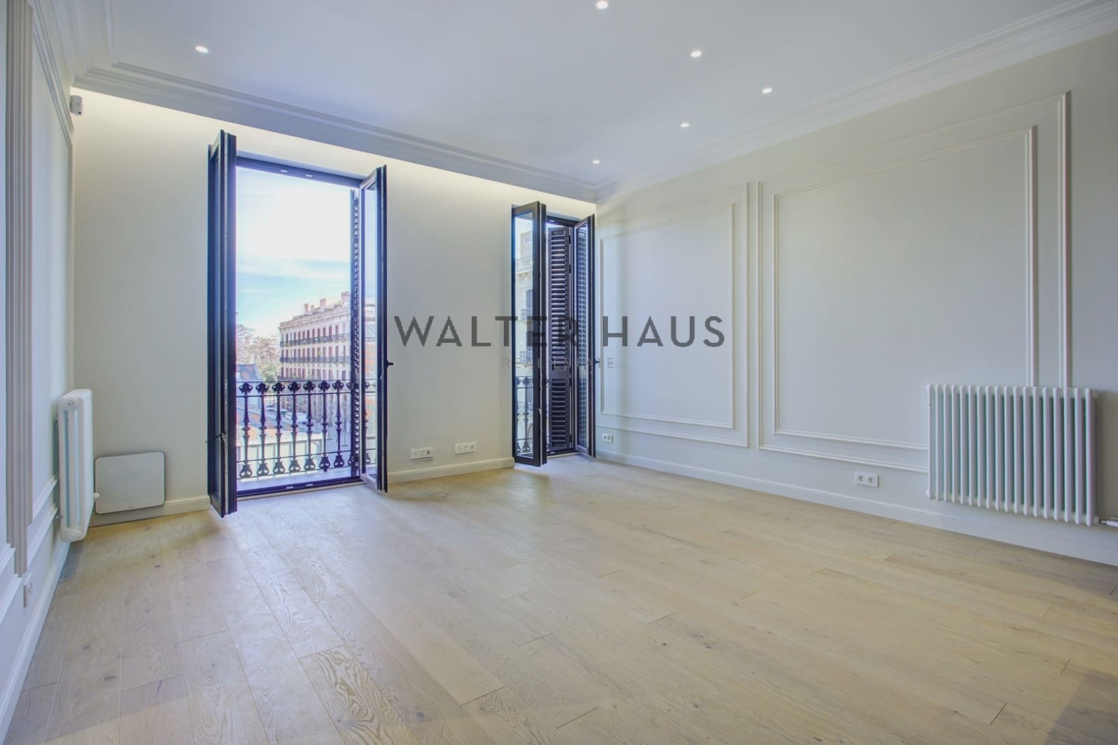 2 bedroom Flat for sale in Barcelona city with pool - € 1,150,000 (Ref: 9500400)