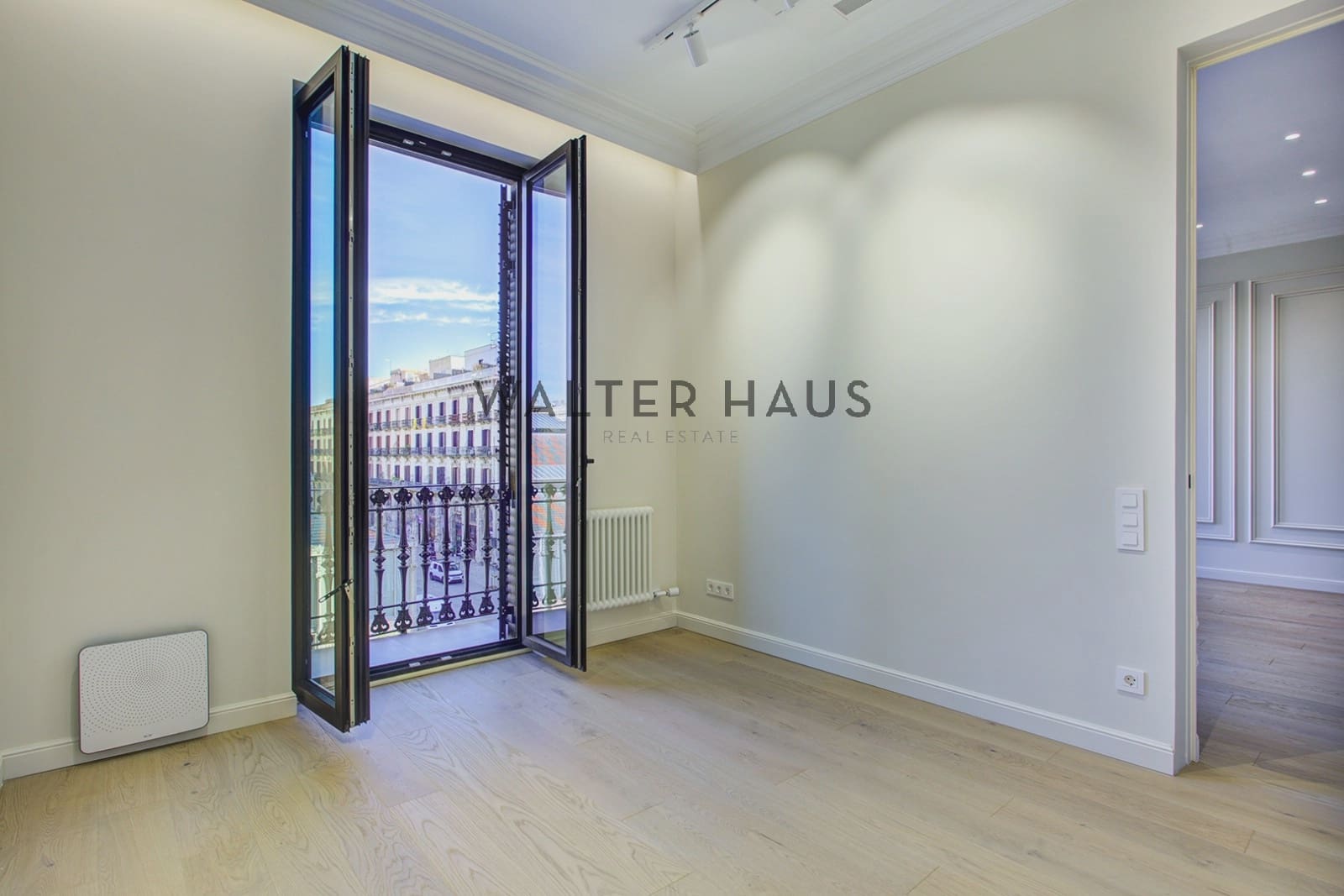 2 bedroom Flat for sale in Barcelona city with pool - € 1,150,000 (Ref: 9500400)