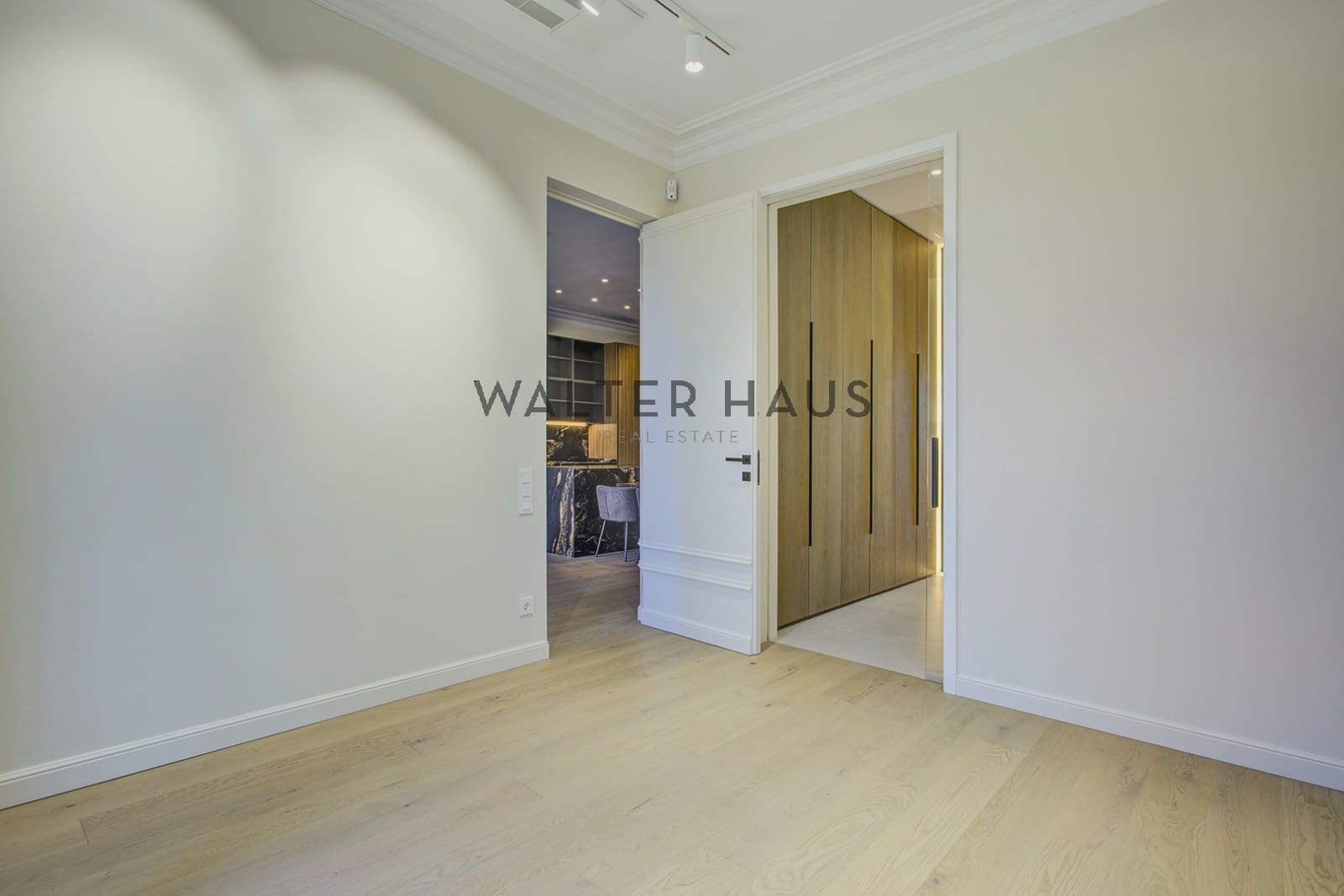 2 bedroom Flat for sale in Barcelona city with pool - € 1,150,000 (Ref: 9500400)