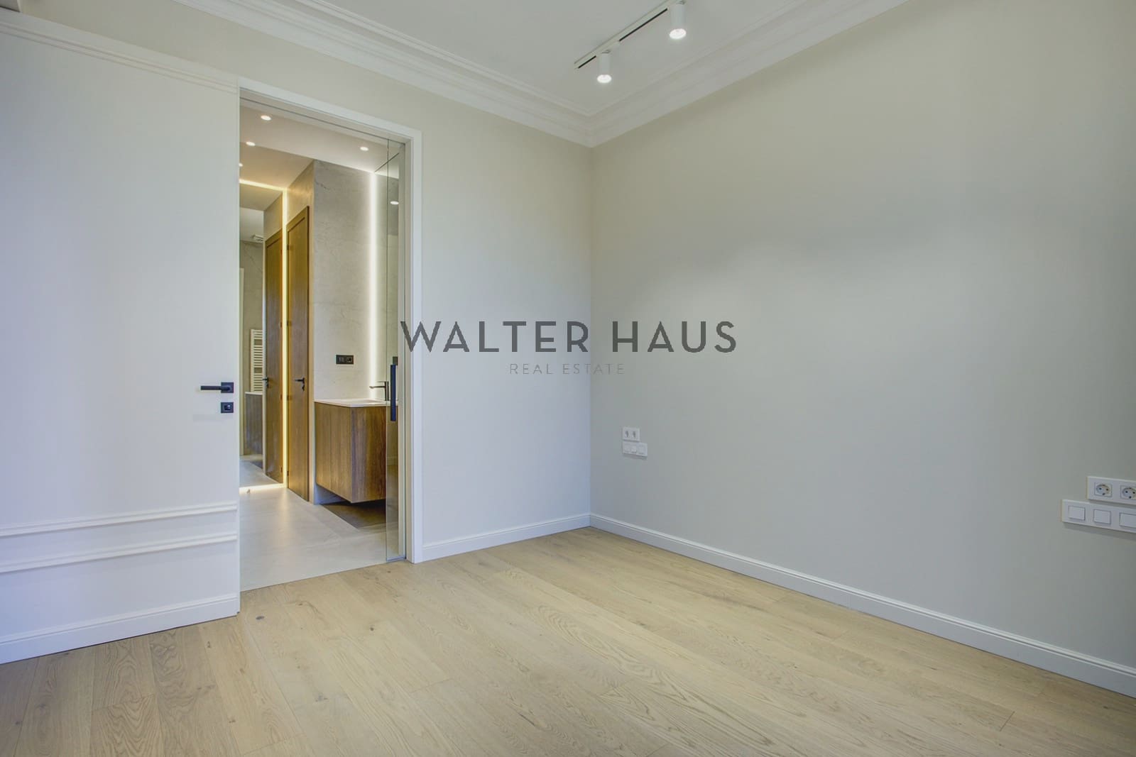 2 bedroom Flat for sale in Barcelona city with pool - € 1,150,000 (Ref: 9500400)