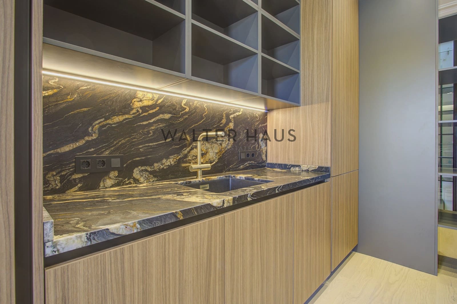 2 bedroom Flat for sale in Barcelona city with pool - € 1,150,000 (Ref: 9500400)