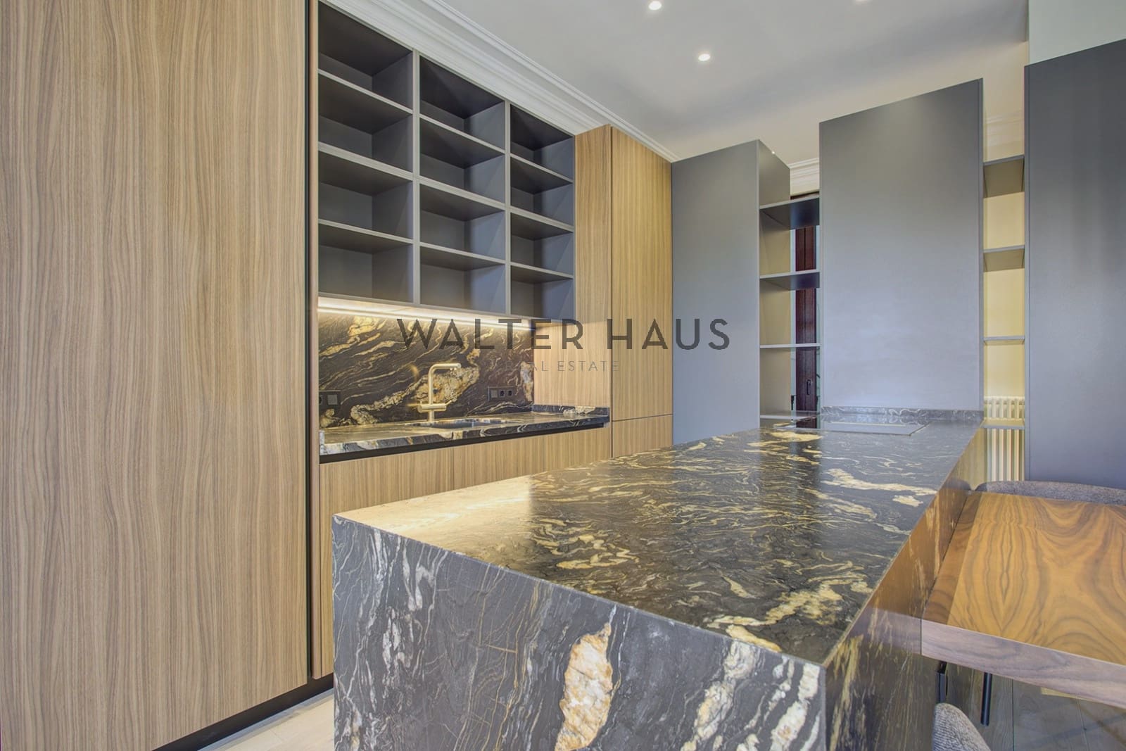 2 bedroom Flat for sale in Barcelona city with pool - € 1,150,000 (Ref: 9500400)