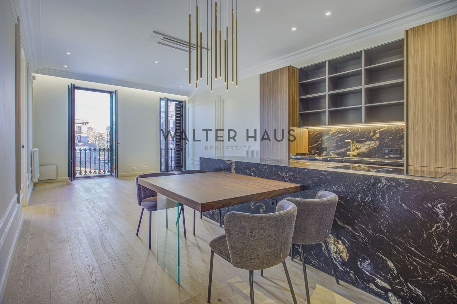 2 bedroom Flat for sale in Barcelona city with pool - € 1,150,000 (Ref: 9500400)