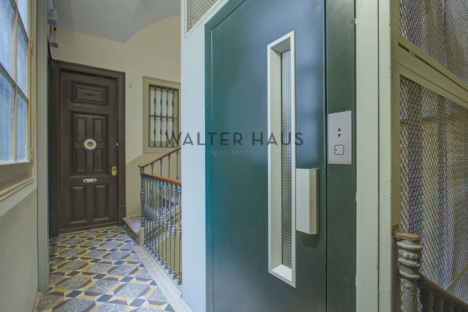 2 bedroom Flat for sale in Barcelona city with pool - € 1,150,000 (Ref: 9500400)