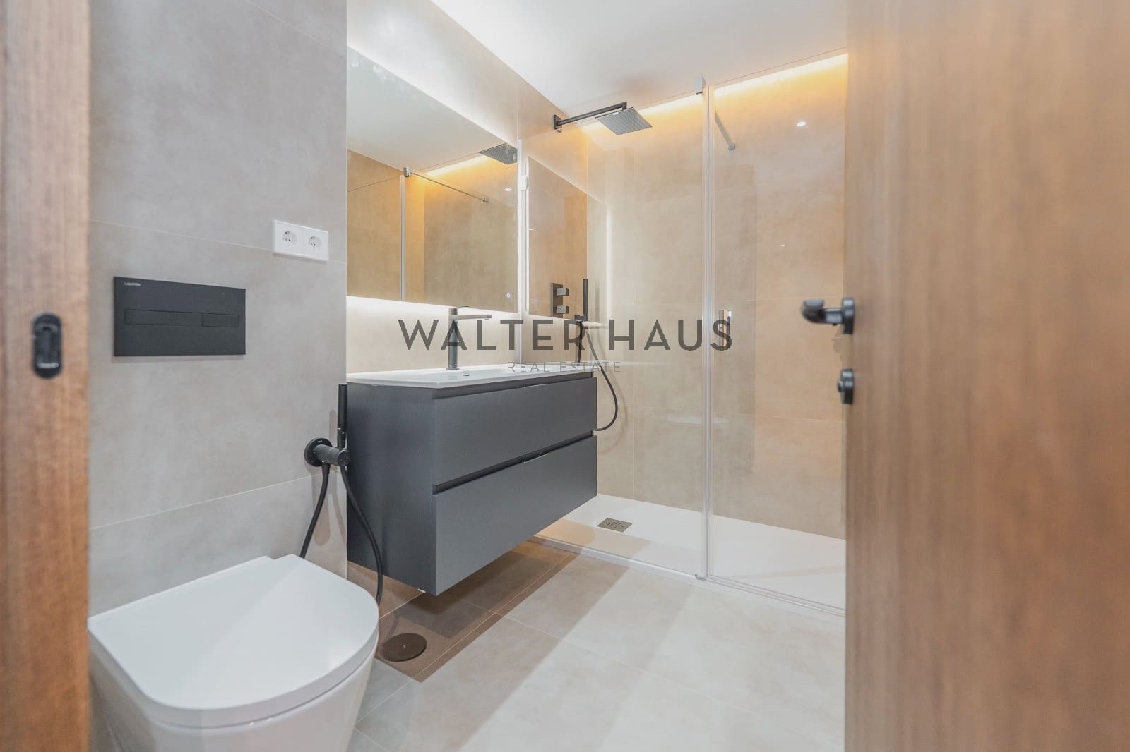 Piso de 4 habitaciones en Madrid ciudad en venta con piscina - 1.940.000 € (Ref: 9500766)