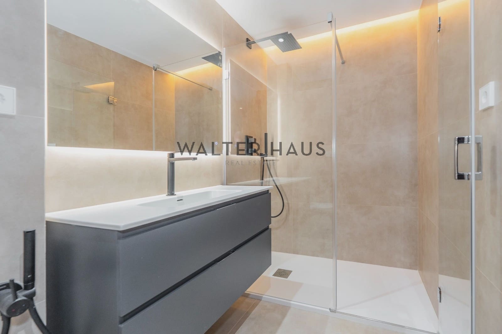 Piso de 4 habitaciones en Madrid ciudad en venta con piscina - 1.940.000 € (Ref: 9500766)