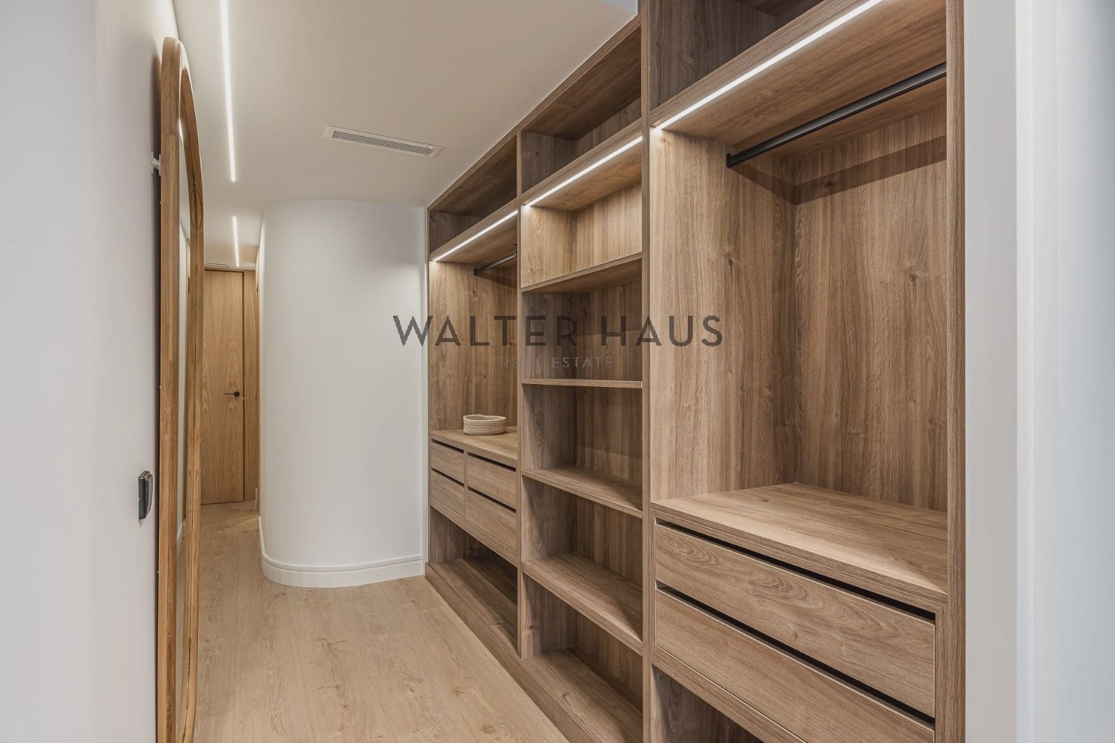 2 bedroom Flat for sale in Madrid city - € 2,190,000 (Ref: 9506932)