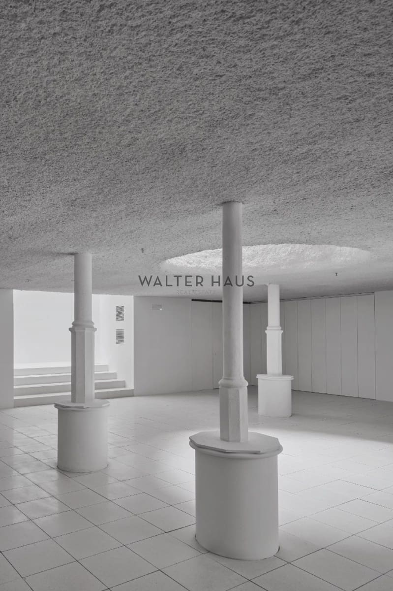 Commercial for sale in Barcelona city - € 1,500,000 (Ref: 9506934)