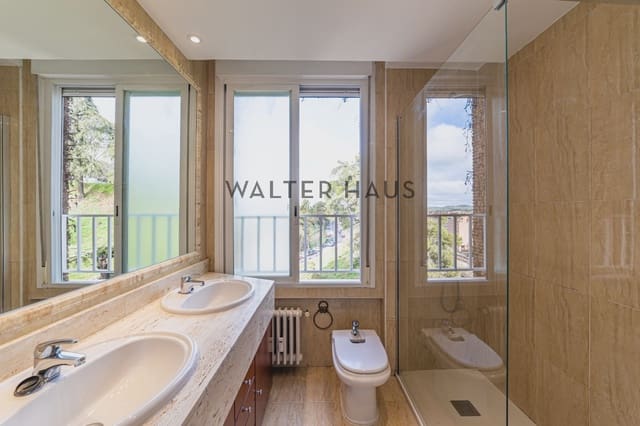 4 slaapkamer Flat te koop in Argüelles, Madrid stad - € 1.745.000 (Ref: 9539780)