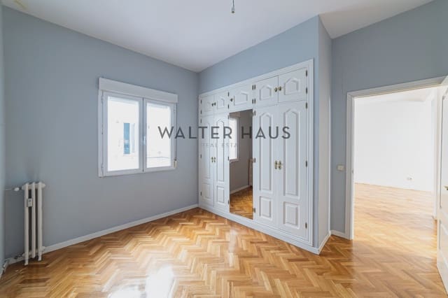 3 bedroom Flat for rent in Almagro, Madrid city - € 2,850 (Ref: 9618690)