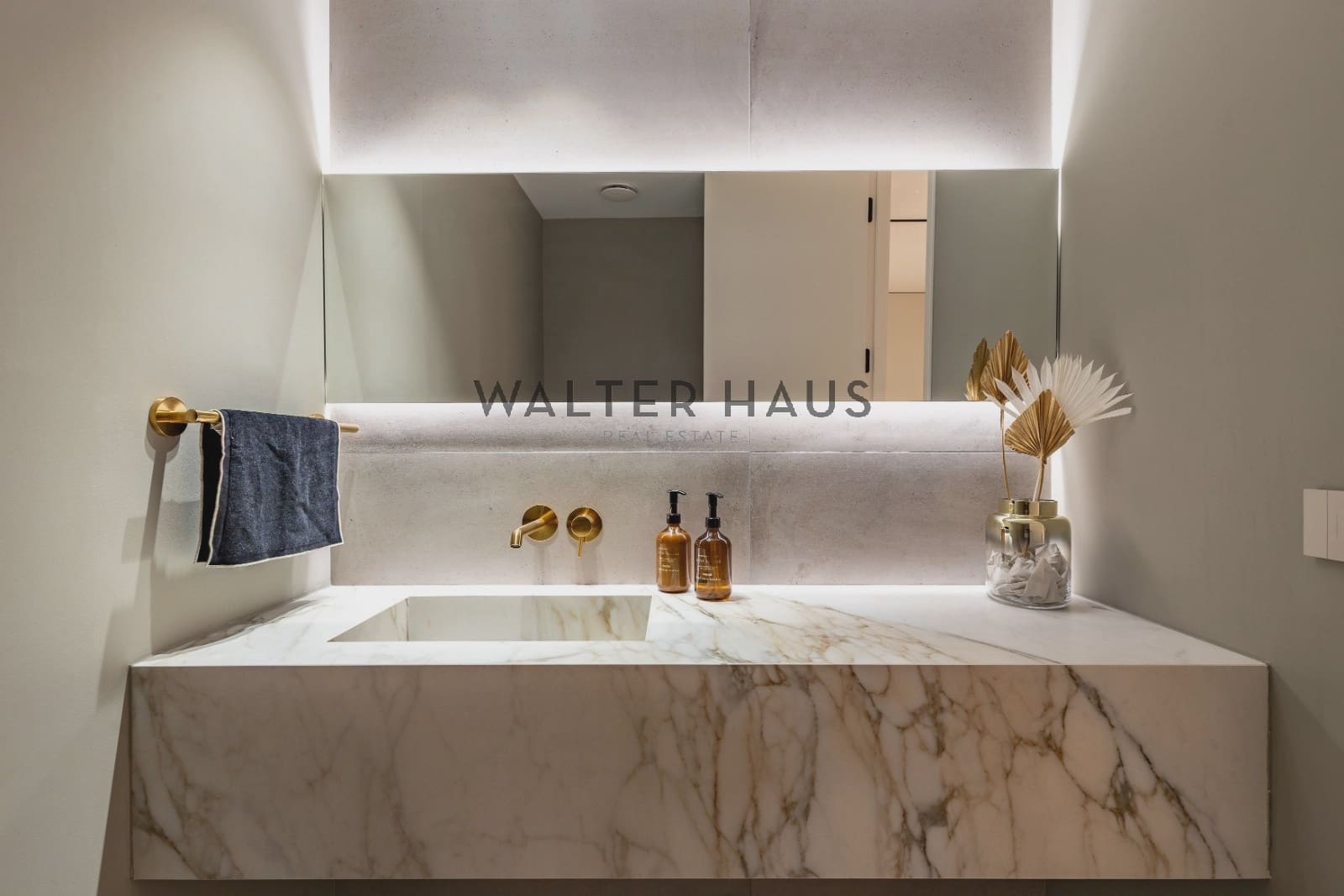 2 slaapkamer Flat te koop in Madrid stad - € 2.487.000 (Ref: 9618692)