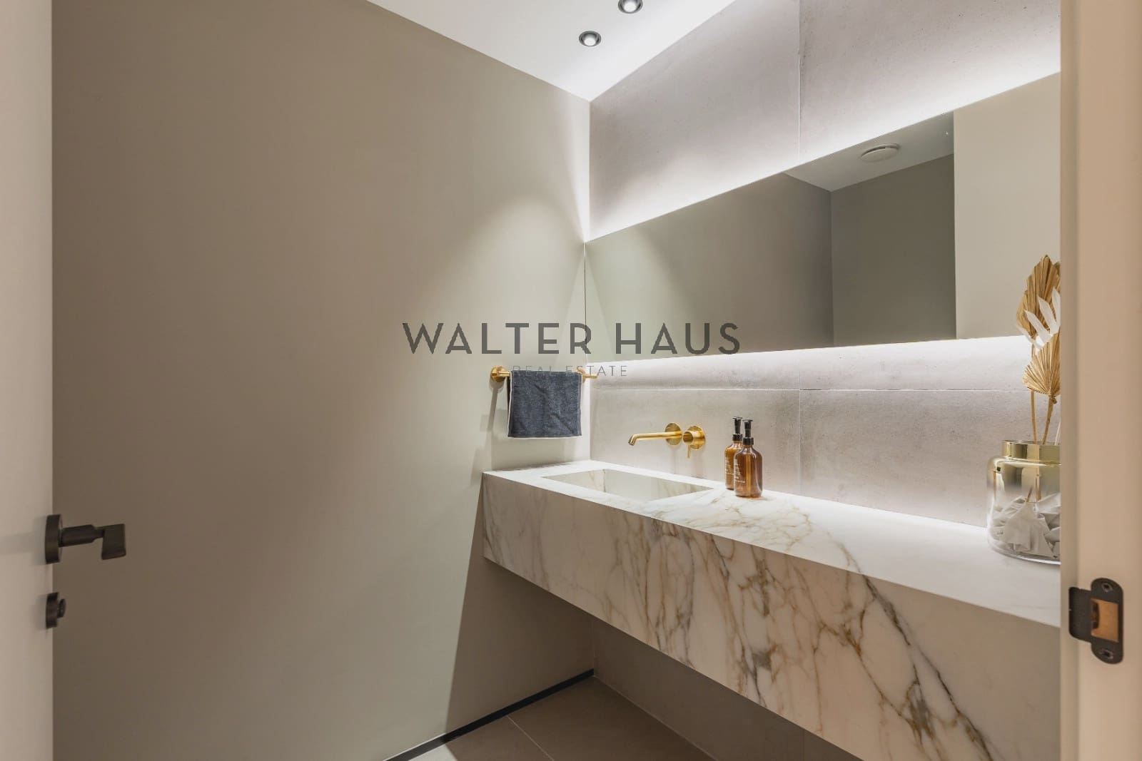 2 slaapkamer Flat te koop in Madrid stad - € 2.487.000 (Ref: 9618692)
