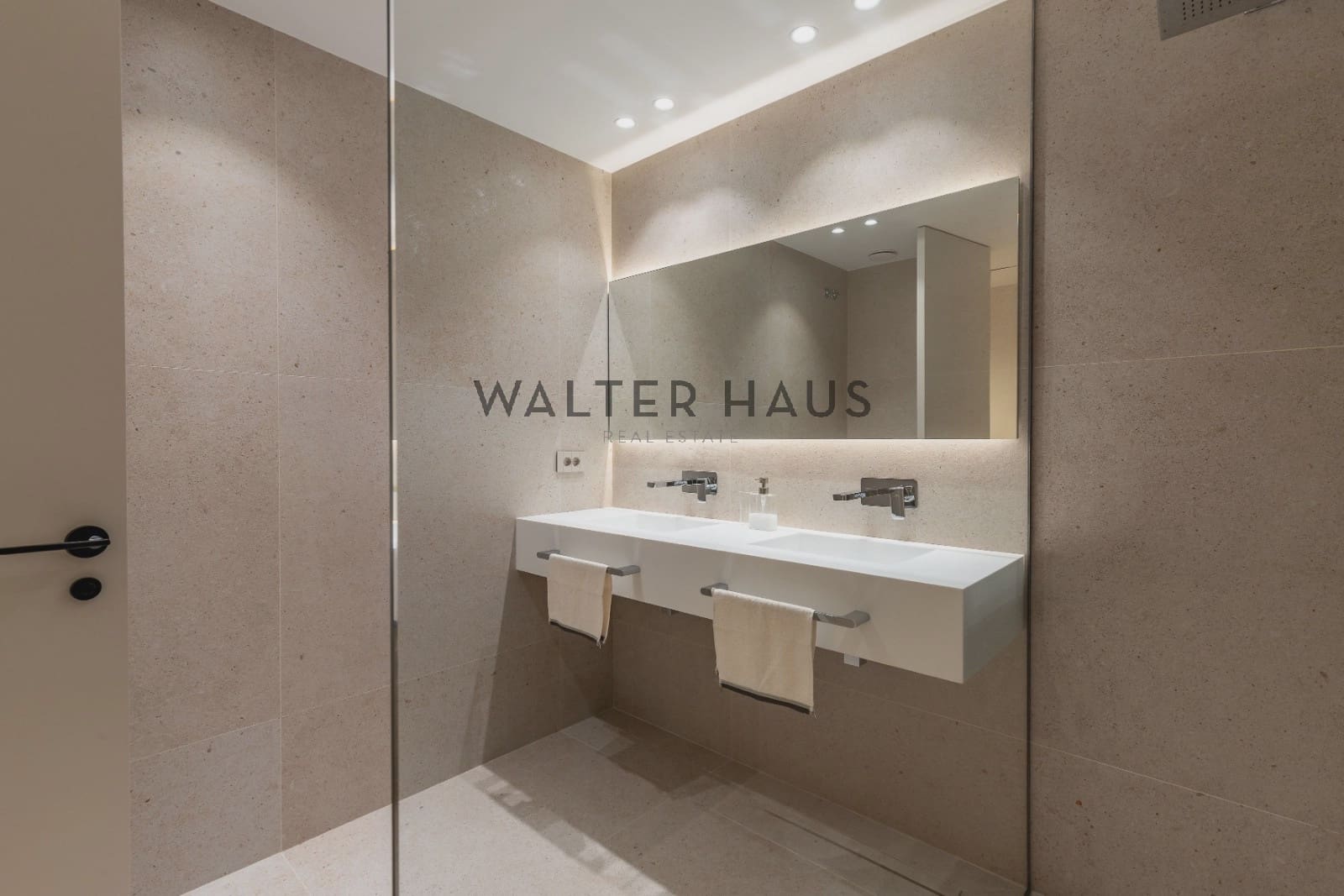 2 slaapkamer Flat te koop in Madrid stad - € 2.487.000 (Ref: 9618692)