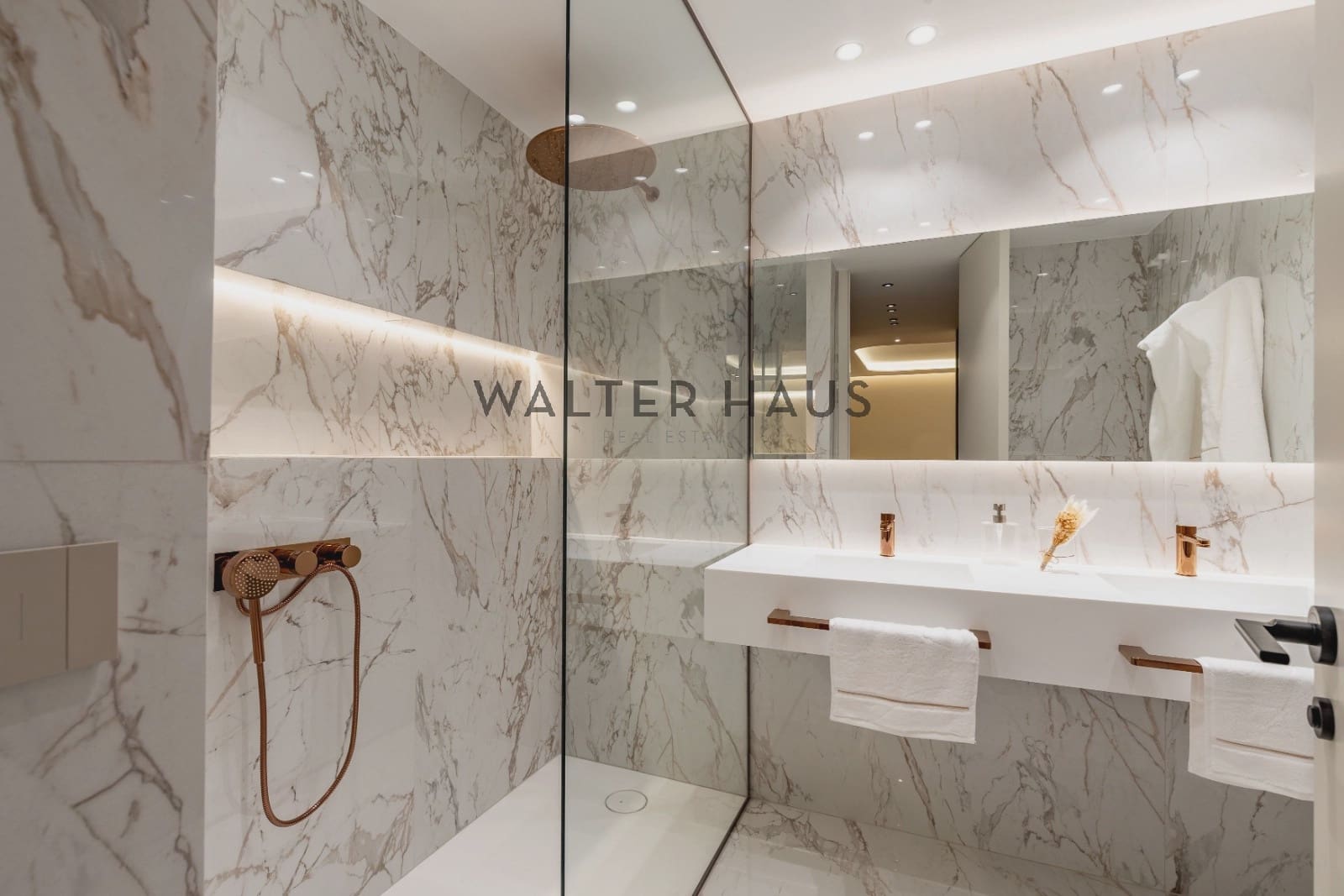 2 slaapkamer Flat te koop in Madrid stad - € 2.487.000 (Ref: 9618692)