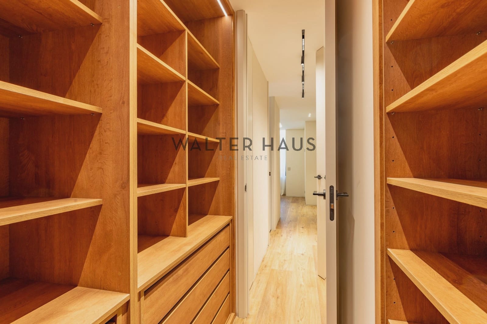 2 slaapkamer Flat te koop in Madrid stad - € 2.487.000 (Ref: 9618692)