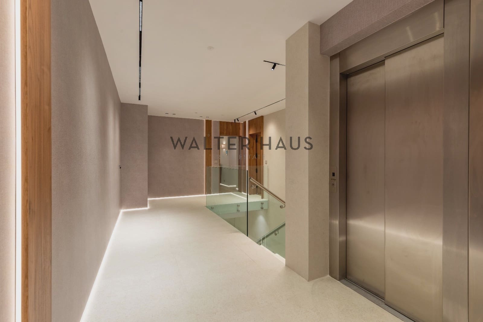 2 slaapkamer Flat te koop in Madrid stad - € 2.487.000 (Ref: 9618692)