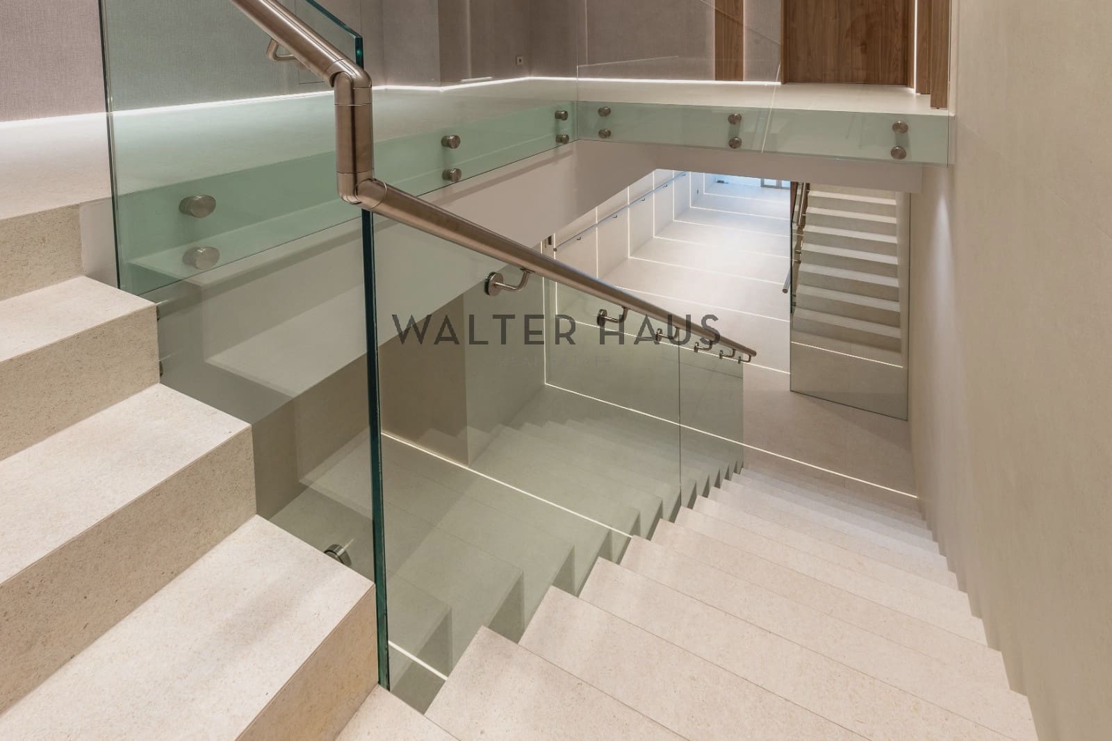 2 slaapkamer Flat te koop in Madrid stad - € 2.487.000 (Ref: 9618692)