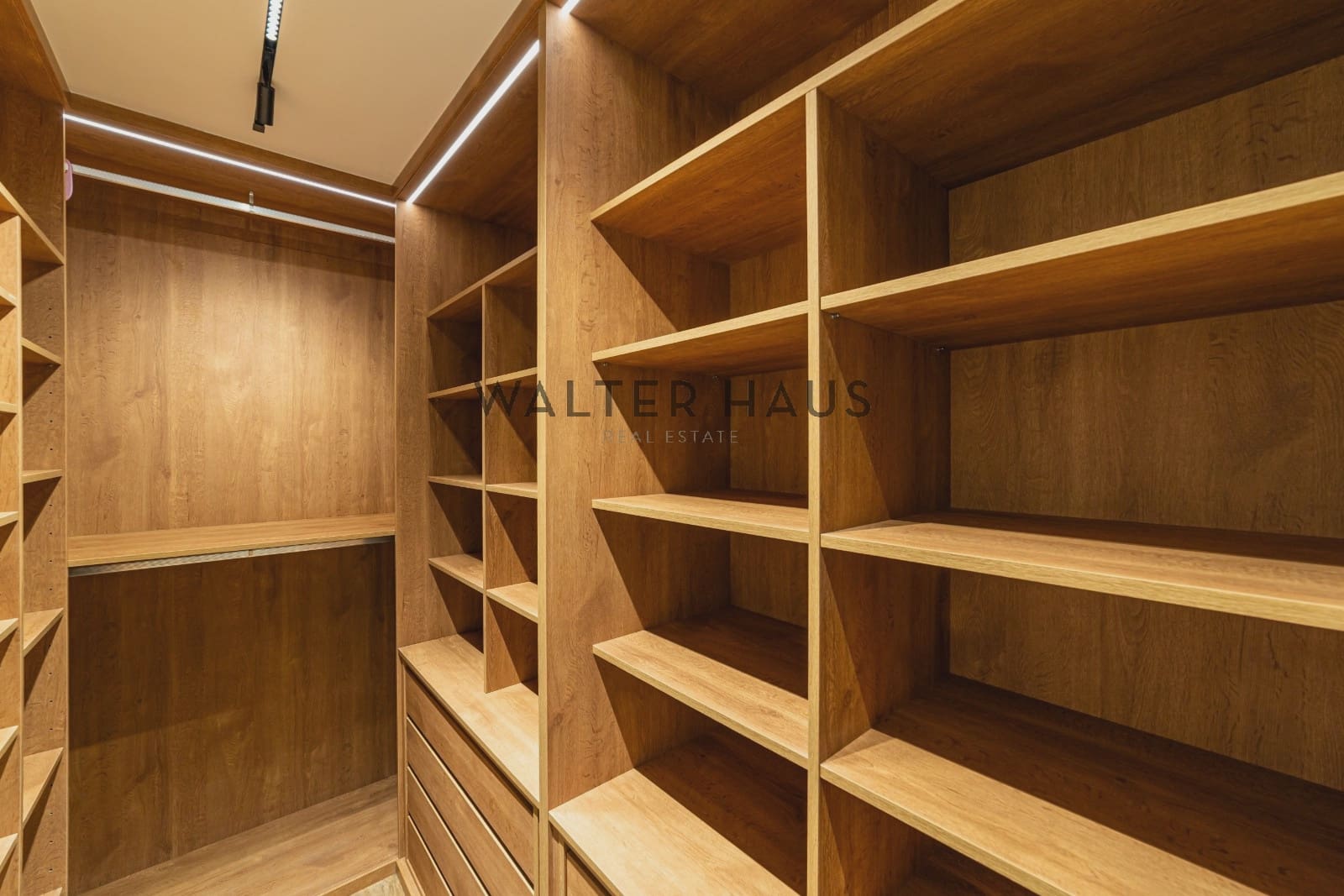 2 bedroom Flat for sale in Madrid city - € 2,487,000 (Ref: 9618692)