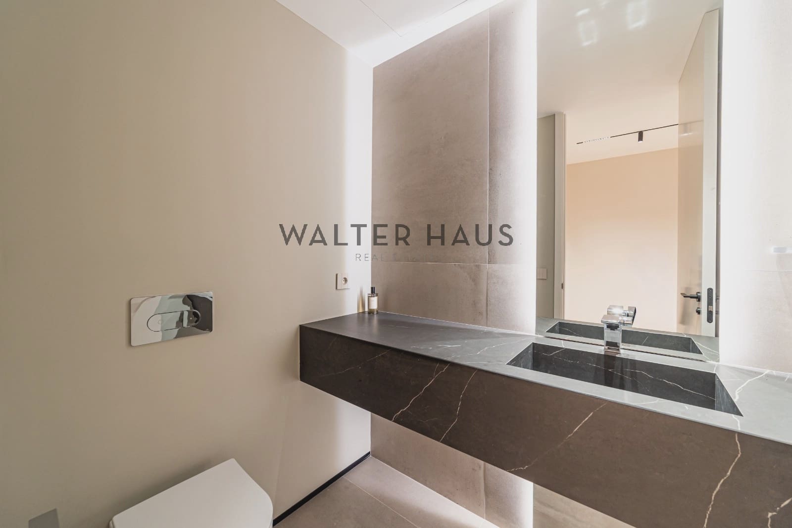 2 bedroom Flat for sale in Madrid city - € 1,995,000 (Ref: 9618693)