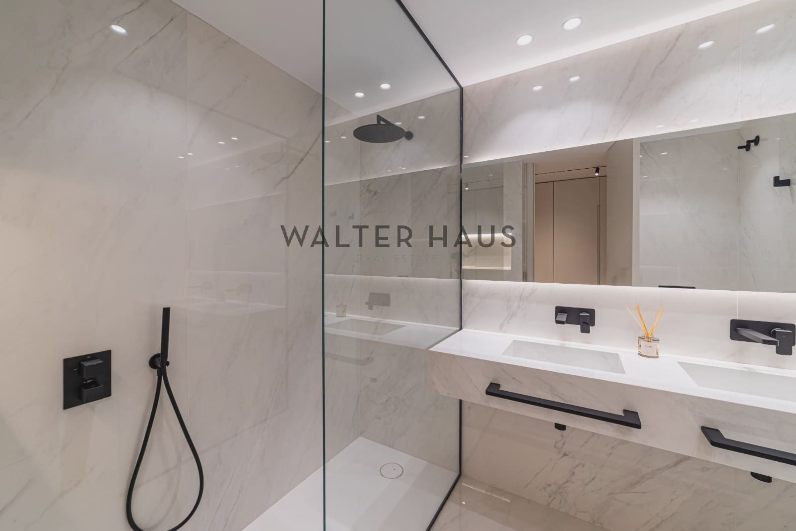 2 bedroom Flat for sale in Madrid city - € 1,995,000 (Ref: 9618693)