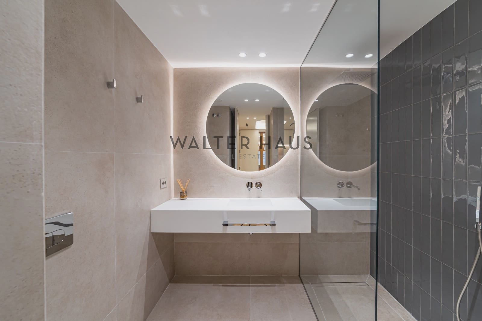 2 bedroom Flat for sale in Madrid city - € 1,995,000 (Ref: 9618693)