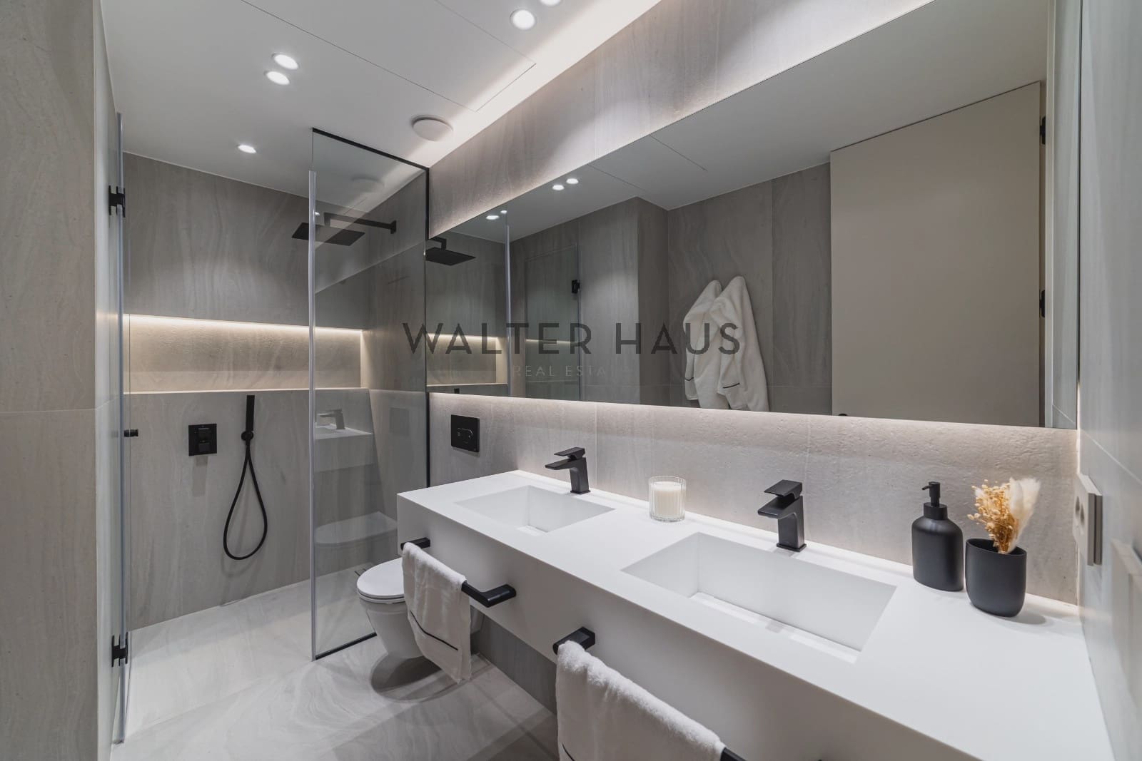 2 bedroom Flat for sale in Madrid city - € 1,795,000 (Ref: 9618695)