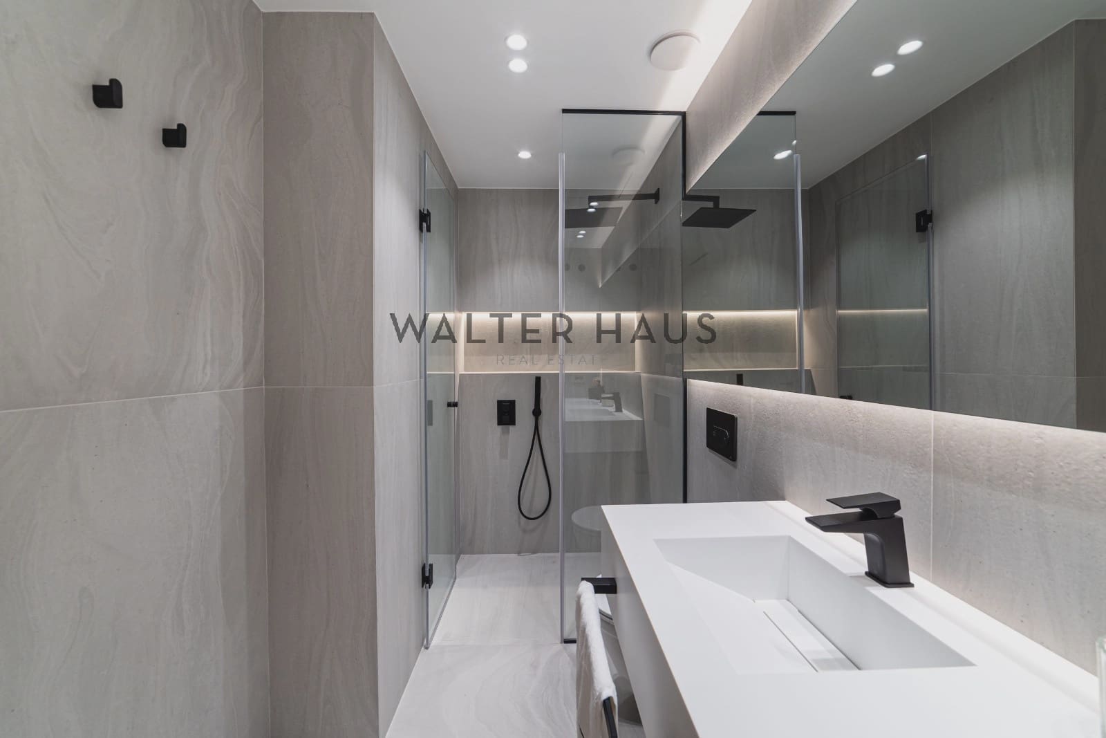 2 bedroom Flat for sale in Madrid city - € 1,795,000 (Ref: 9618695)