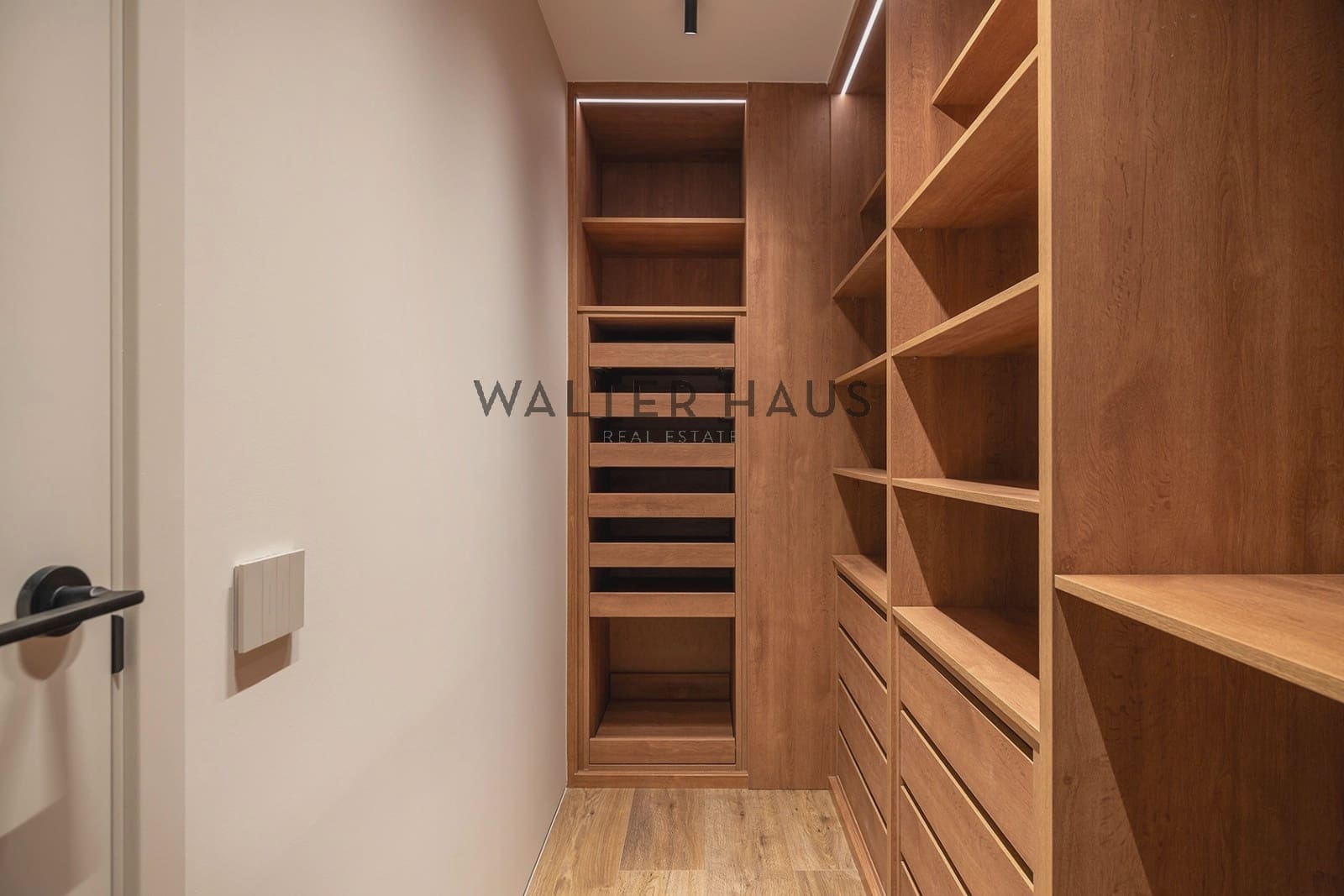 2 bedroom Flat for sale in Madrid city - € 1,795,000 (Ref: 9618695)