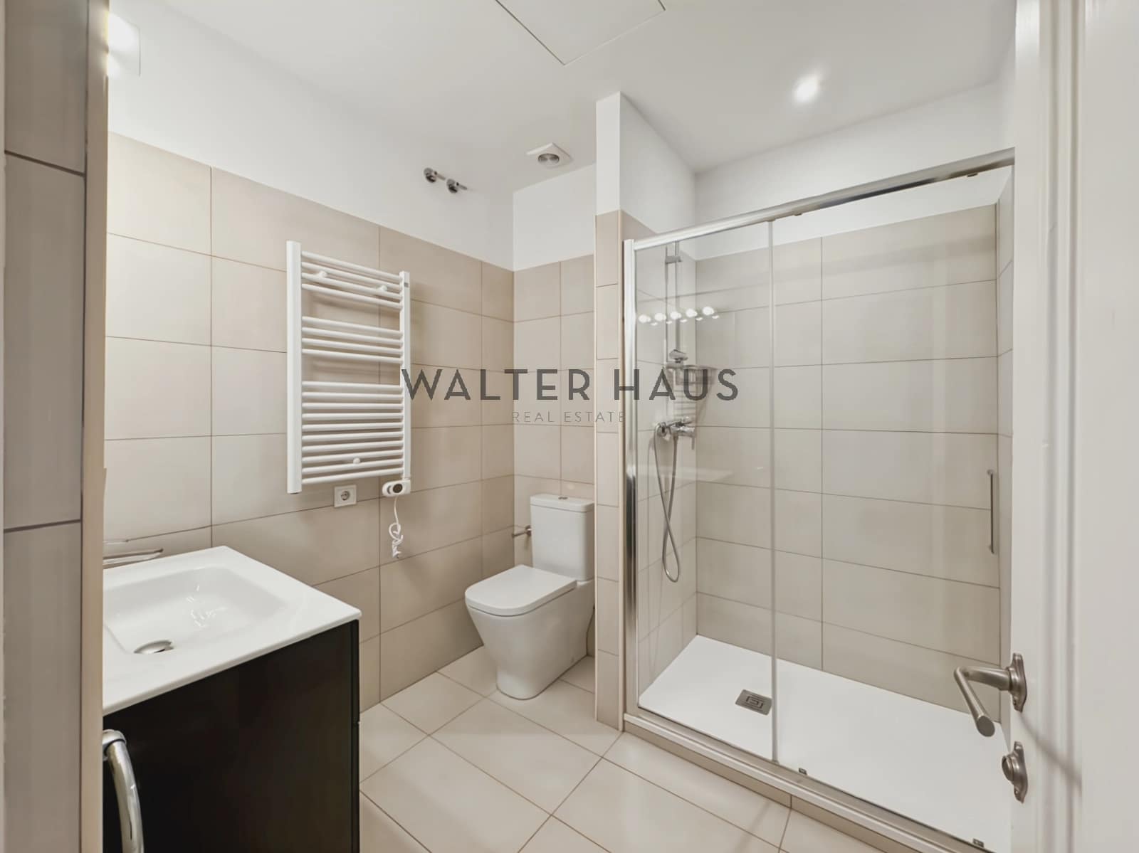 4 slaapkamer Kantoor te huur in Barcelona stad - € 2.400 (Ref: 9626116)