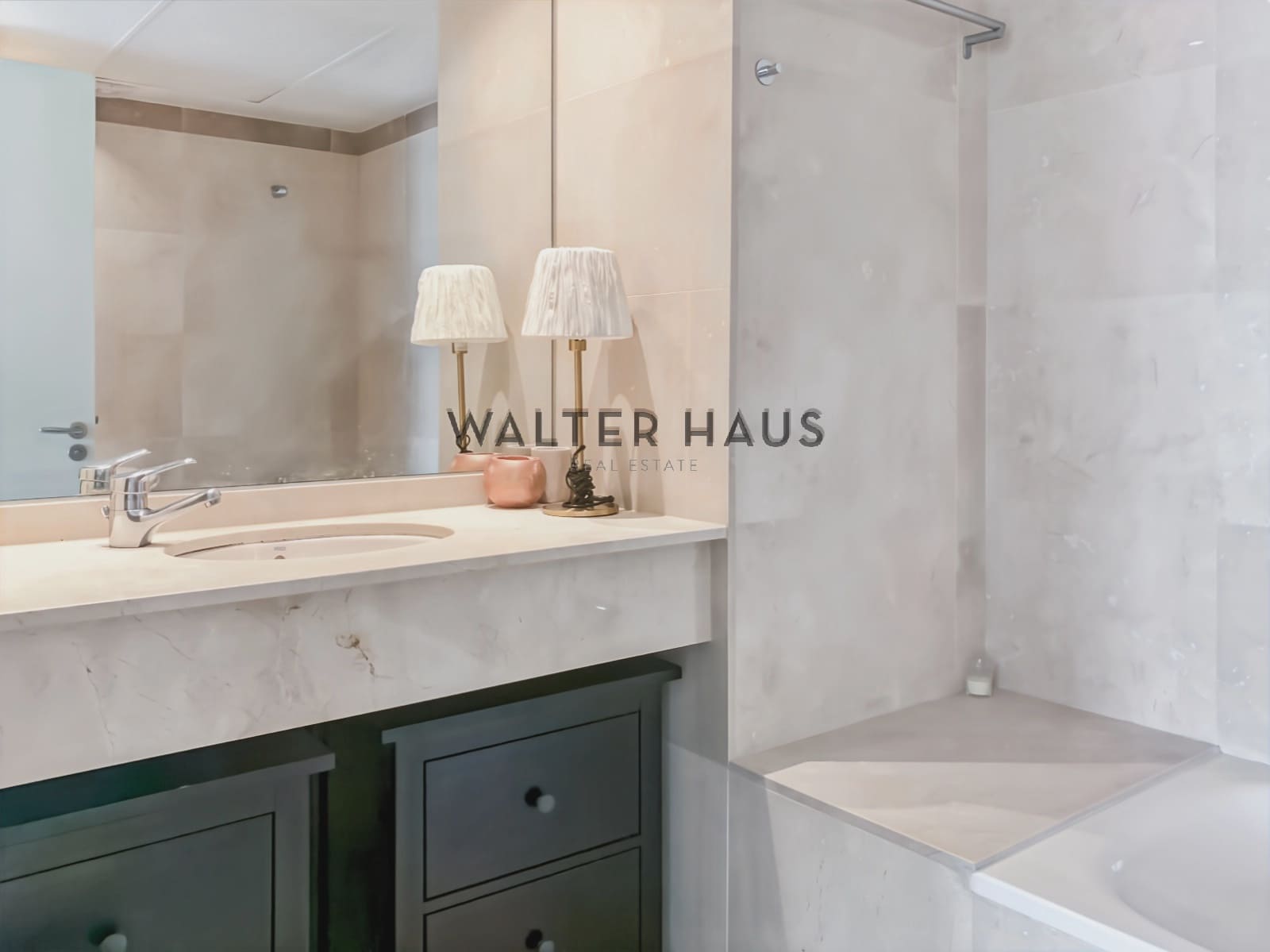 4 soverom Leilighet til leie i Barcelona by - € 3 500 (Ref: 9643496)