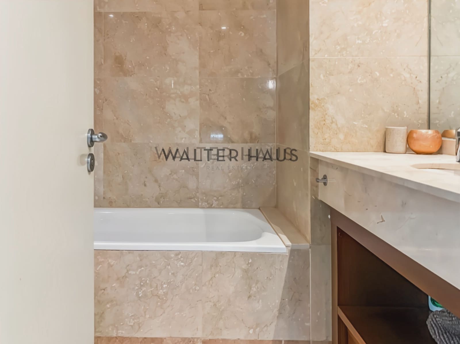 4 soverom Leilighet til leie i Barcelona by - € 3 500 (Ref: 9643496)