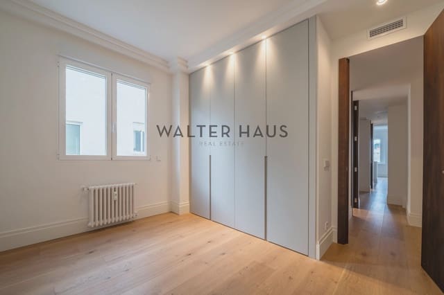 3 bedroom Flat for sale in Rios Rosas, Madrid city - € 1,580,000 (Ref: 9676475)