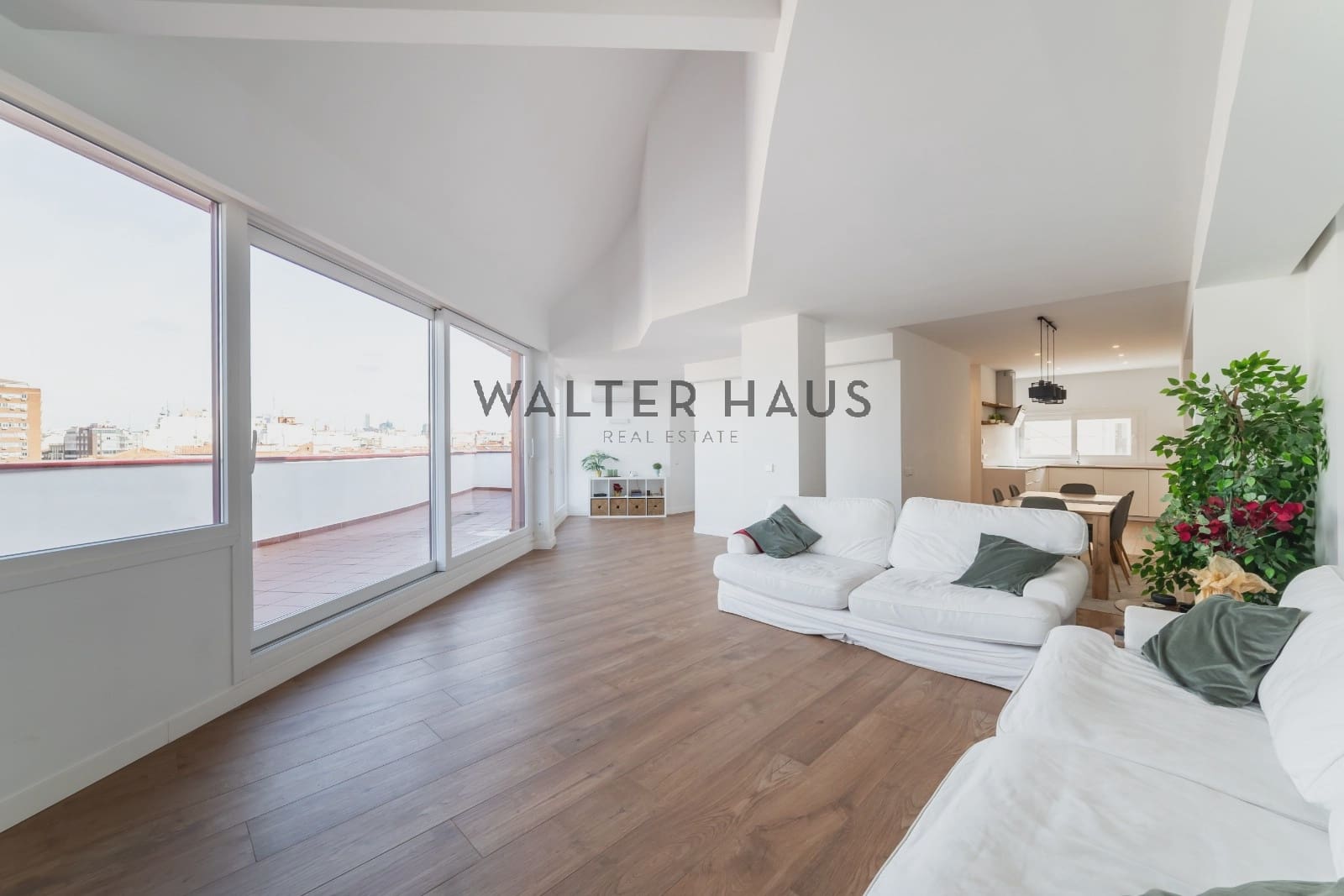 5 bedroom Penthouse for sale in Madrid city - € 2,850,000 (Ref: 9694472)