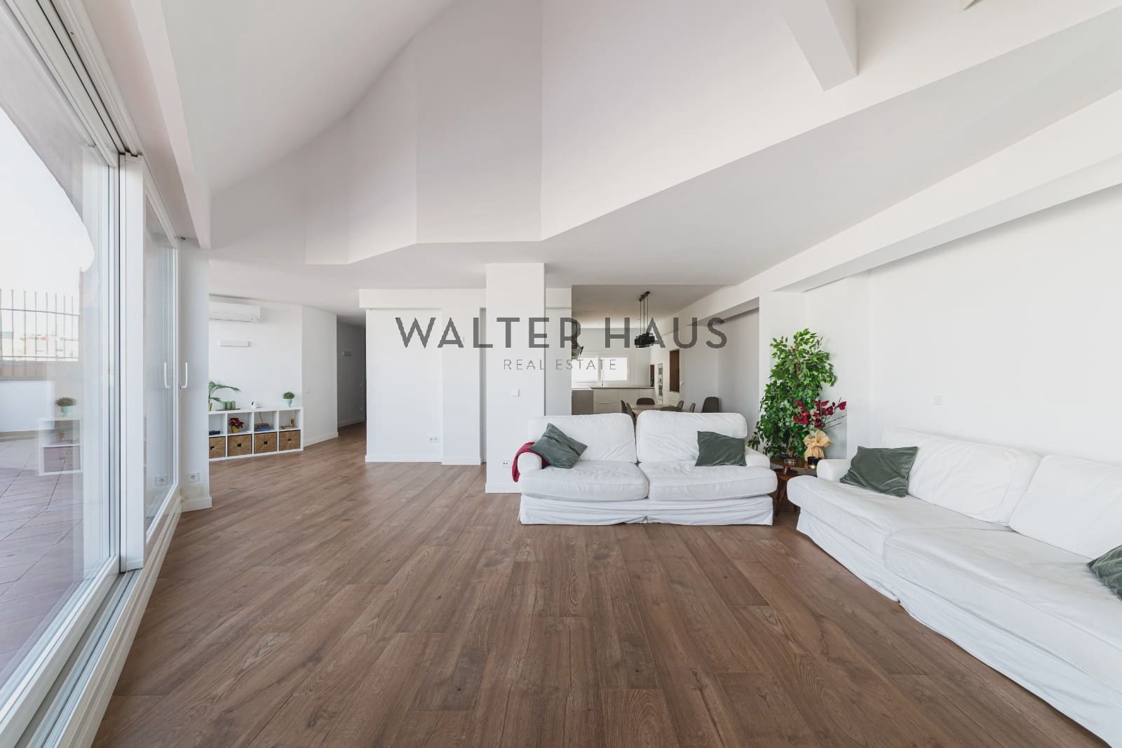 5 bedroom Penthouse for sale in Madrid city - € 2,850,000 (Ref: 9694472)